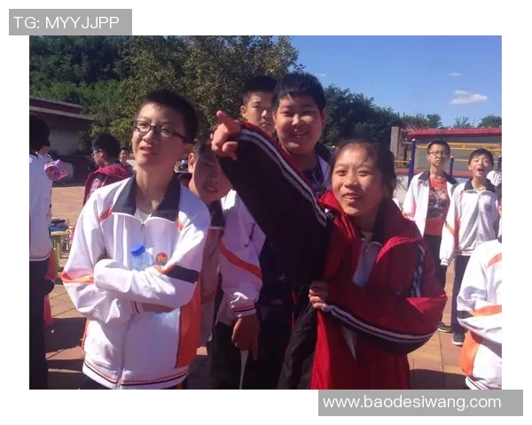 足球巨星经典手势动作高清图集全景展现绿茵场独特风采